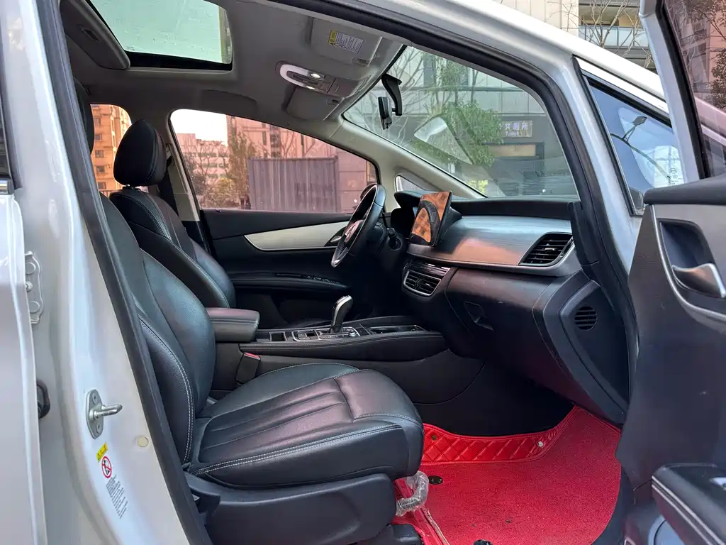 Song MAX Upgraded 1.5 T Auto Luxury 7-seat