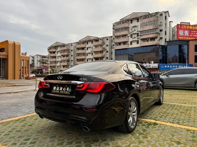 Infiniti Q70 Q70 L 2.5 L Elite