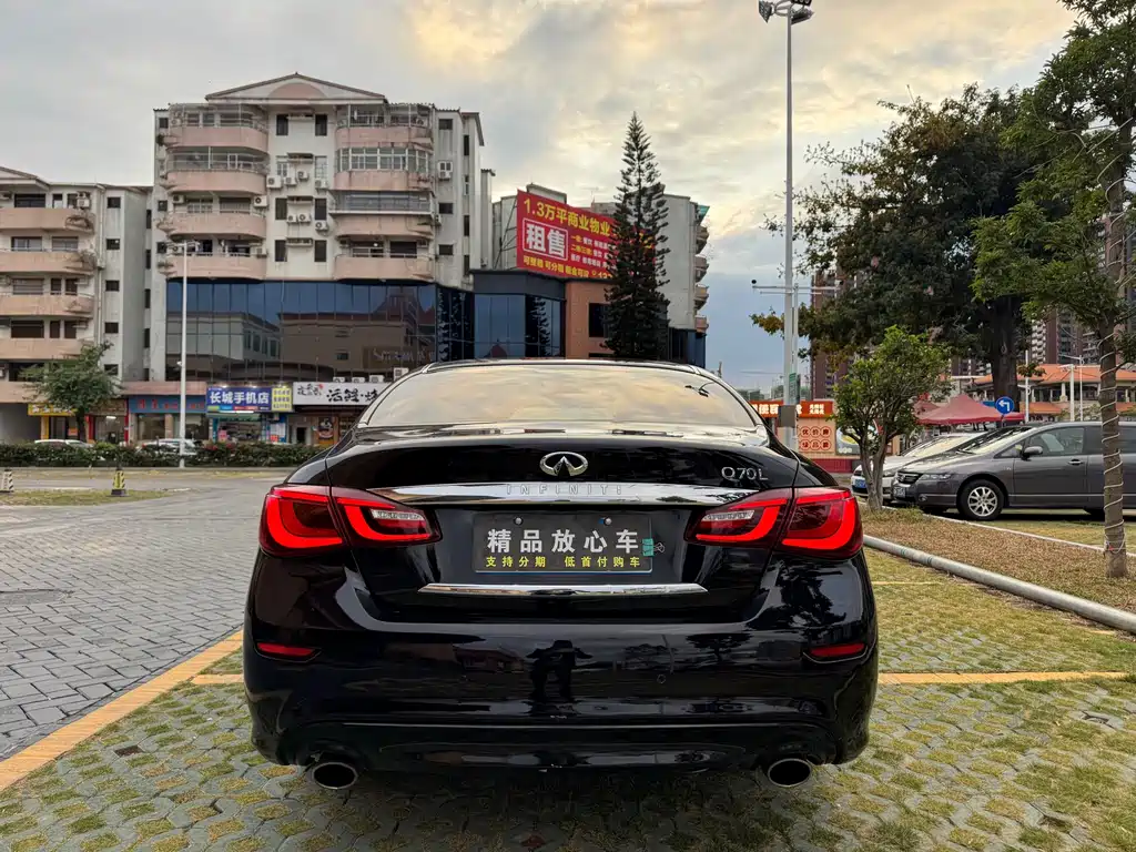 Infiniti Q70 Q70 L 2.5 L Elite