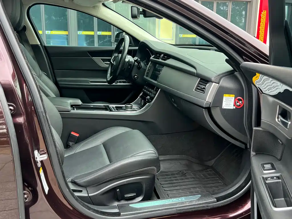 Jaguar XFL XFL 2.0 T 200 PS Elegance