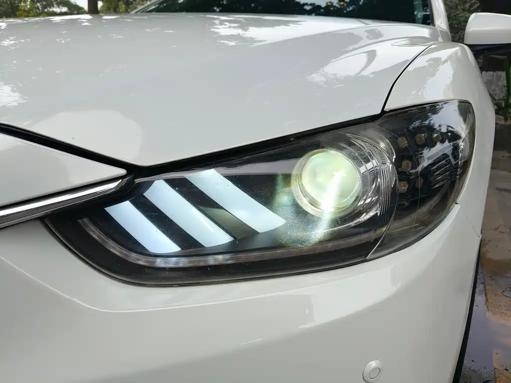Atenza 2.0 L Blue Sky Luxury