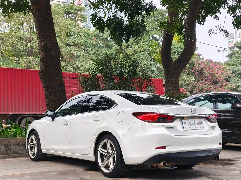 Atenza 2.0 L Blue Sky Luxury