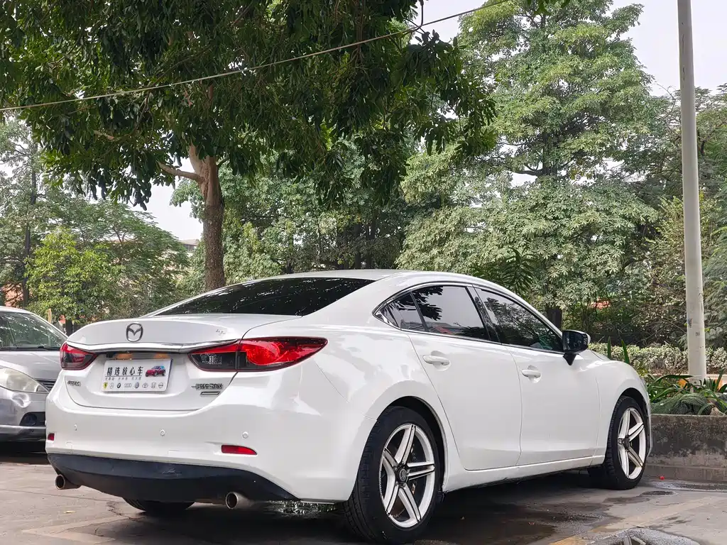 Atenza 2.0 L Blue Sky Luxury