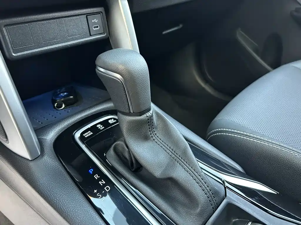Frontlander 2.0 L Smart e-Hybrid Dual Engine Distinguished