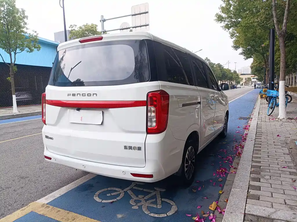 Fengguang 380 1.5 L Comfort Bus Leaf Spring 7-seat