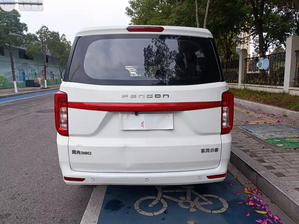 Fengguang 380 1.5 L Comfort Bus Leaf Spring 7-seat