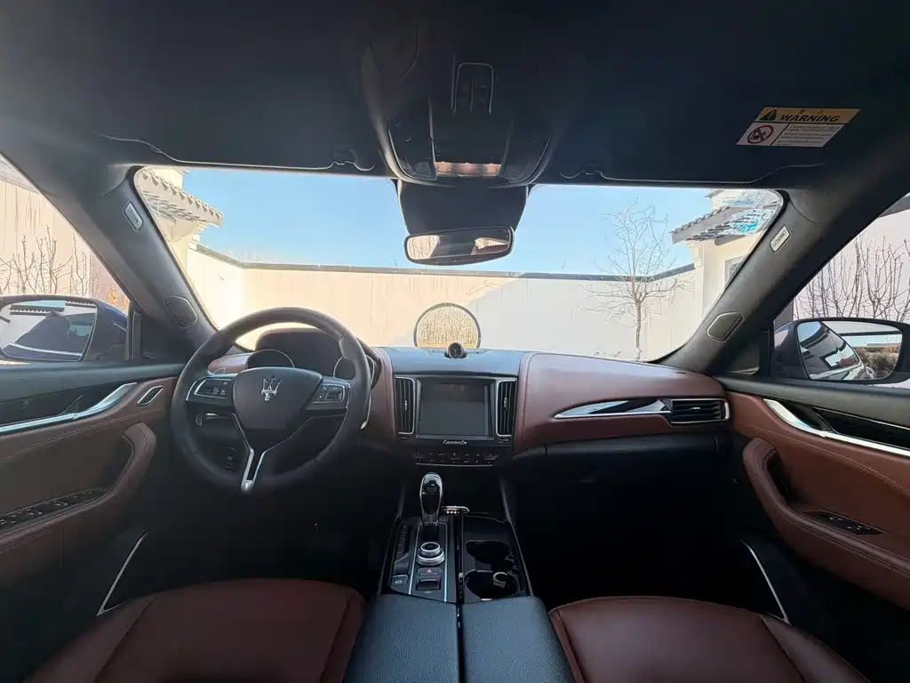 Levante 3.0 T Standard