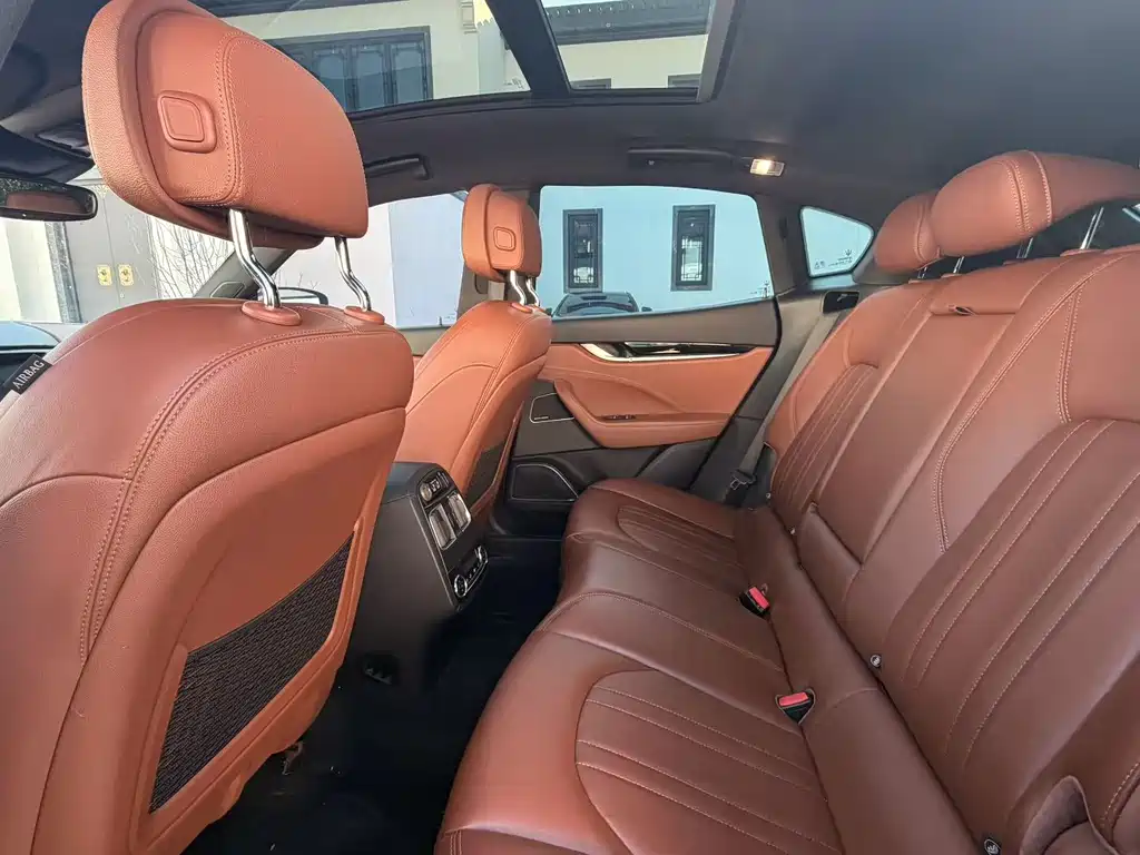 Levante 3.0 T Standard