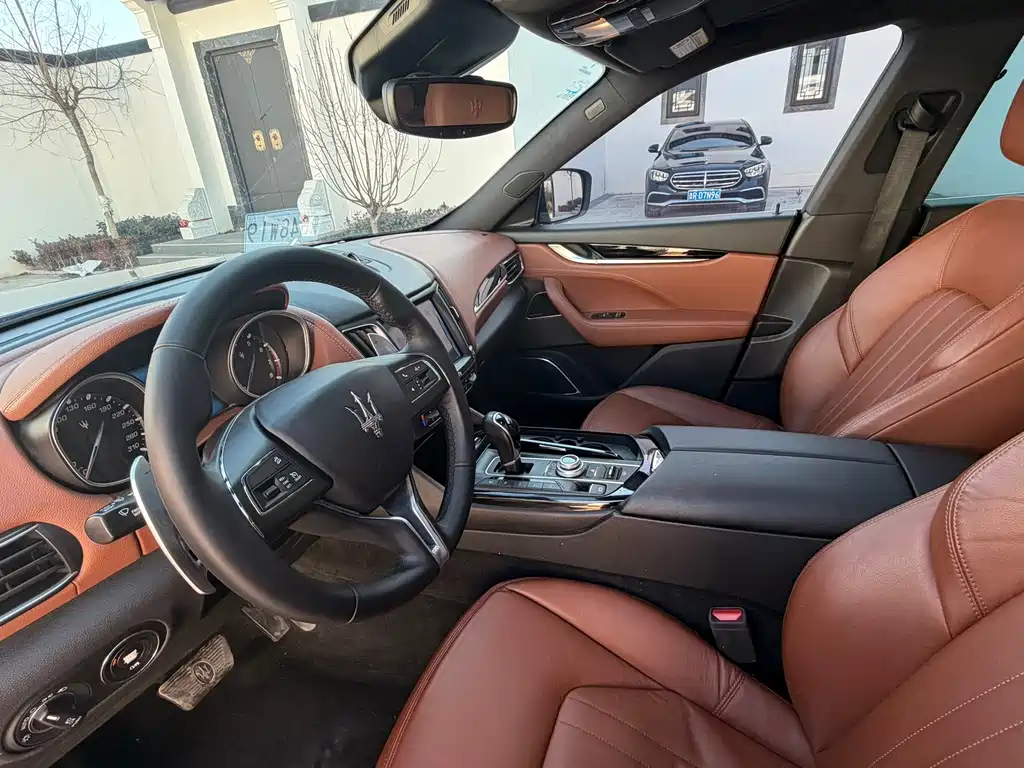 Levante 3.0 T Standard