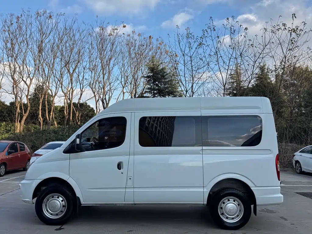 Xintu V80 2.0 T Manual Classic Aoyuntong SWB Mid Roof 5 6-seat