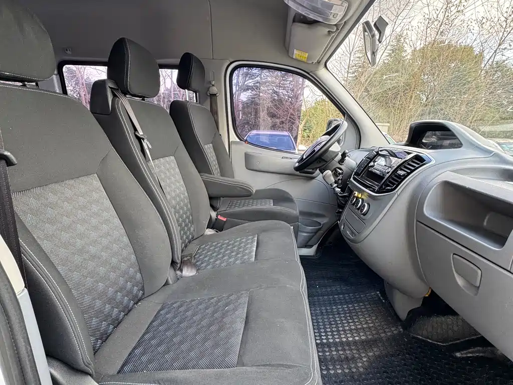 Xintu V80 2.0 T Manual Classic Aoyuntong SWB Mid Roof 5 6-seat