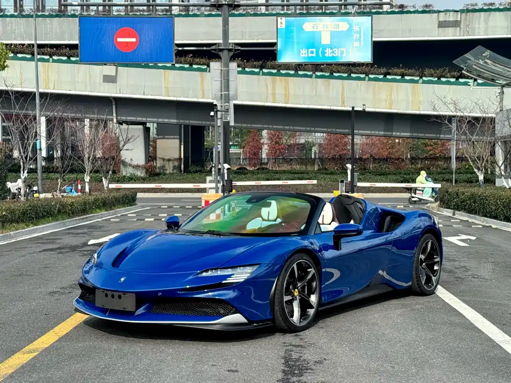 SF90 3.9 T V8 Spider
