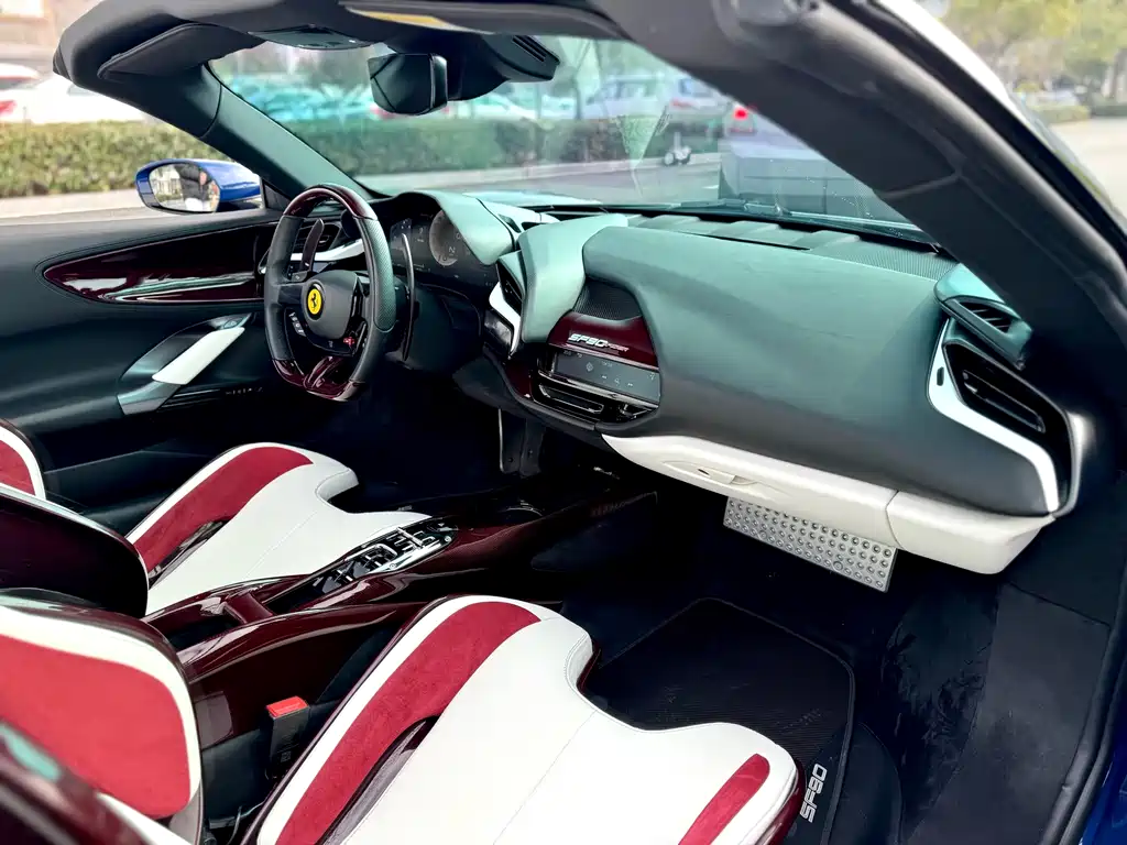 SF90 3.9 T V8 Spider