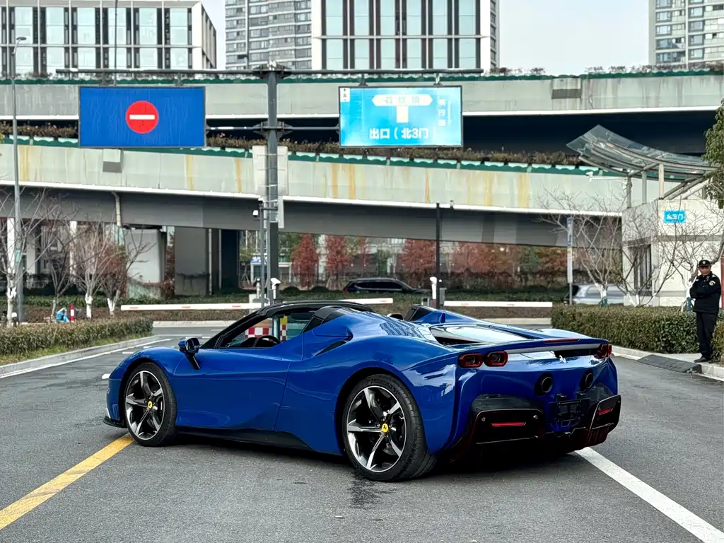 SF90 3.9 T V8 Spider