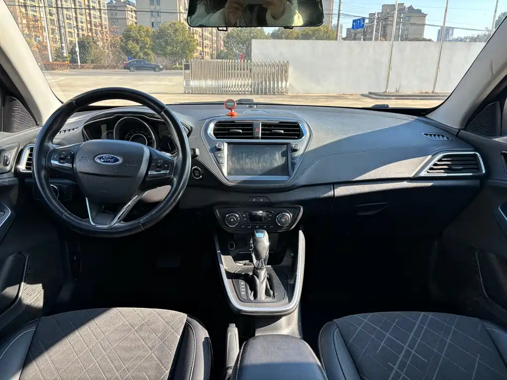 Escort Facelift 1.5 L Auto Joy CN-V