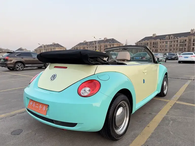 Volkswagen Beetle 2.0 BlackOrange Convertible Luxury