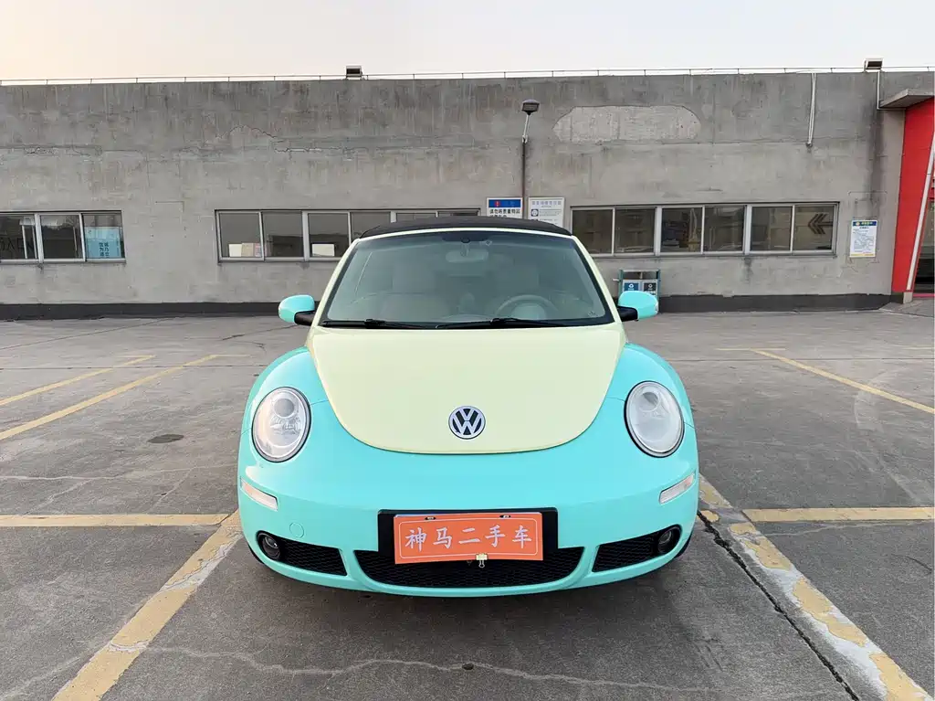 Beetle 2.0 BlackOrange Convertible Luxury