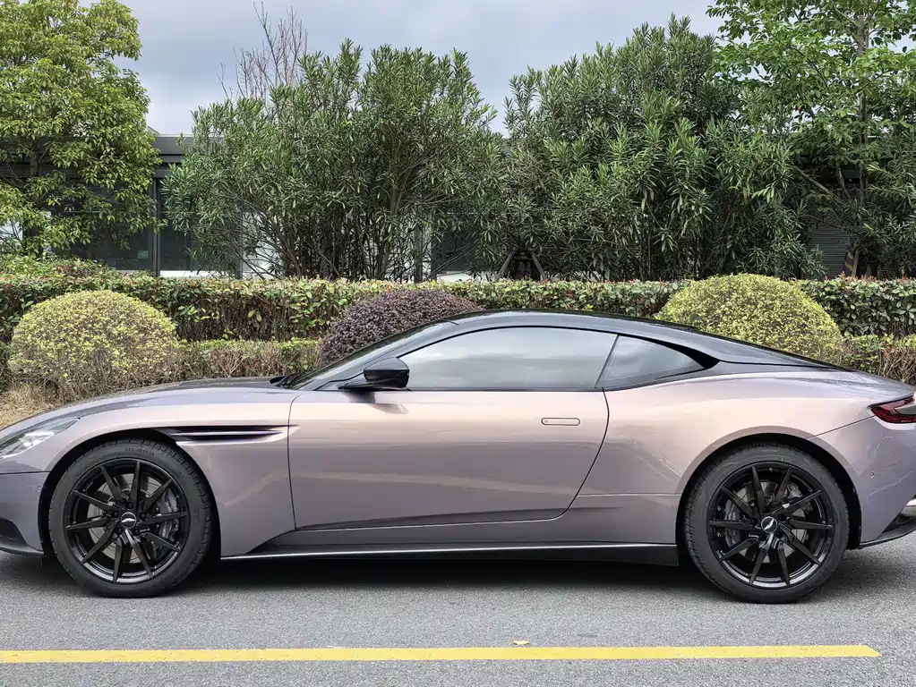 Aston Martin DB11 4.0 T V8 Coupe