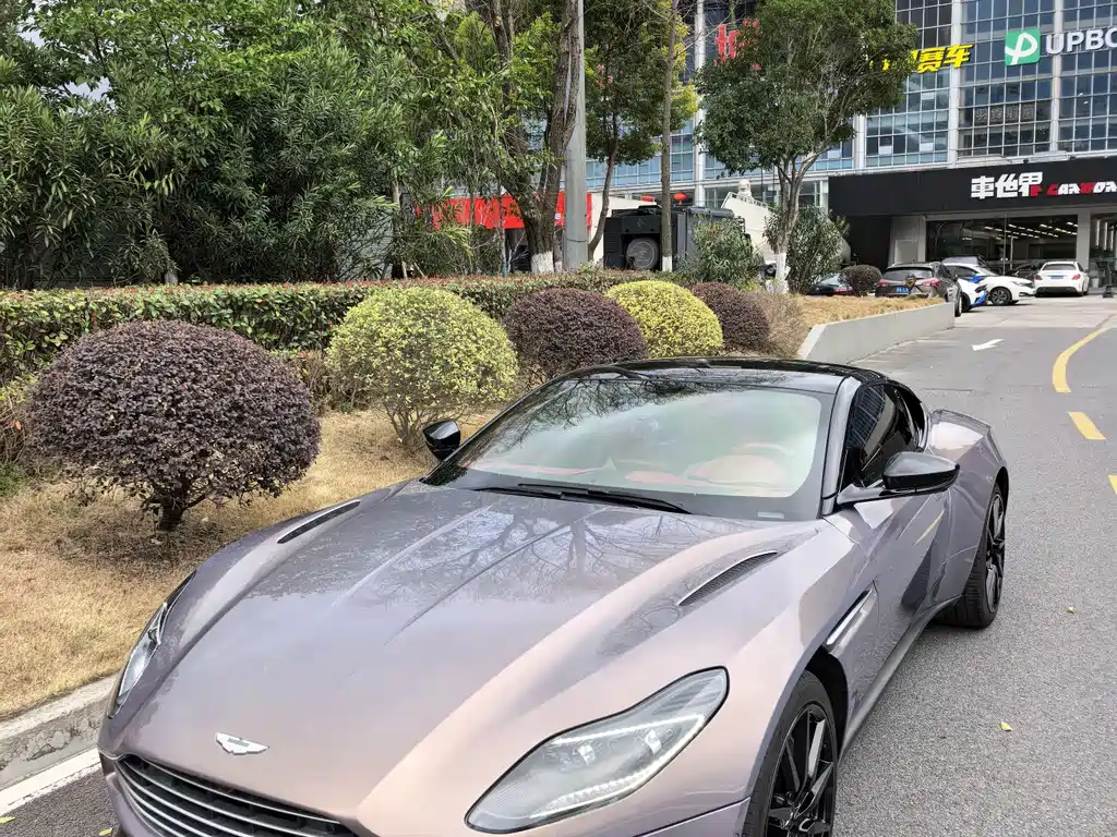 Aston Martin DB11 4.0 T V8 Coupe