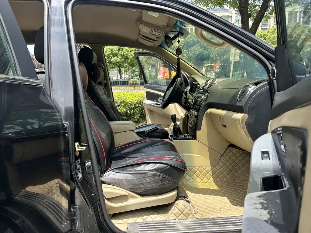Yusheng S350 2.4 T Manual 2 WD Diesel Luxury 5-seat