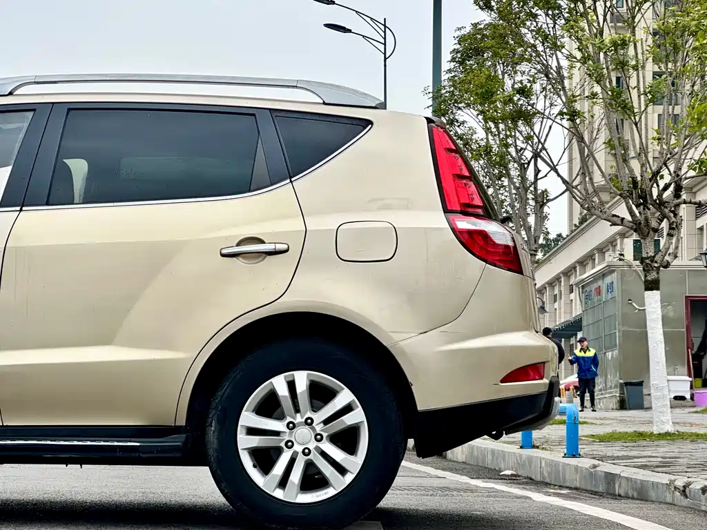 Geely GX7 2.0 L Auto Distinguished