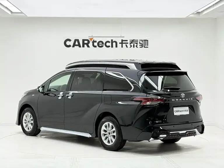 Toyota Granvia 2.5 L Hybrid Comfort