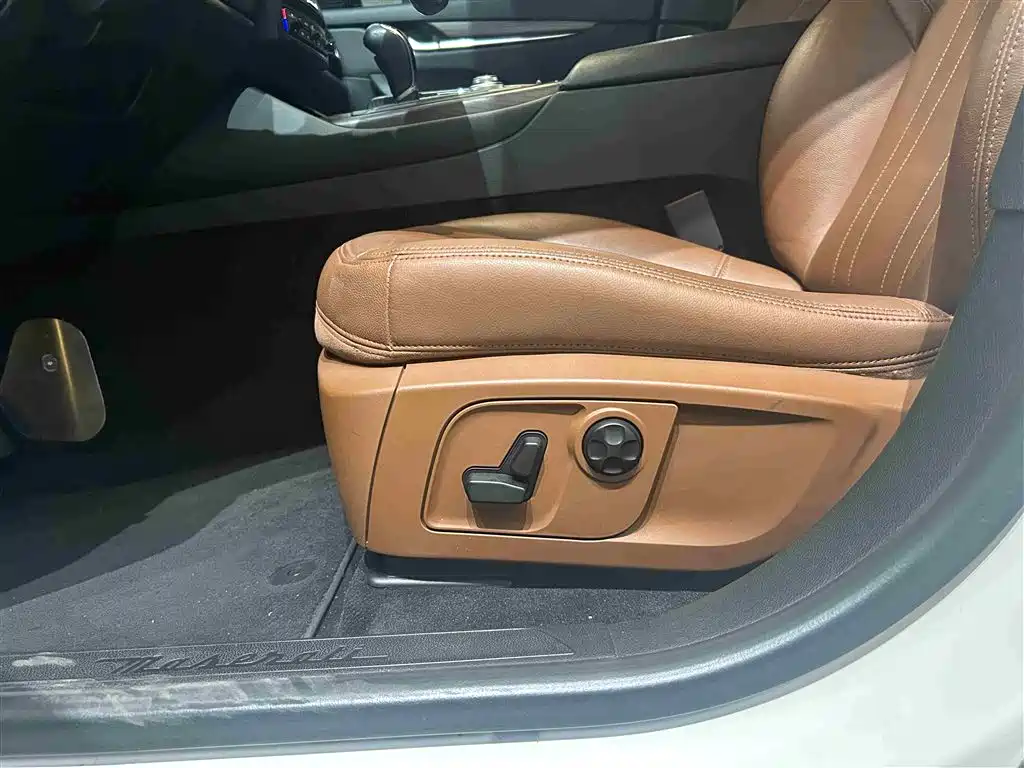 Levante 3.0 T Classic