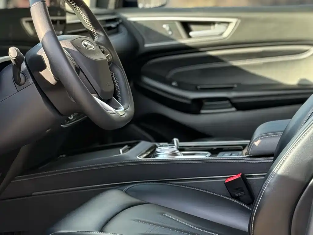 Edge PLUS EcoBoost 245 2 WD Platinum Sharp 5-seat
