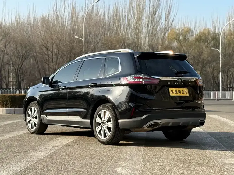Ford Edge PLUS EcoBoost 245 2 WD Platinum Sharp 5-seat
