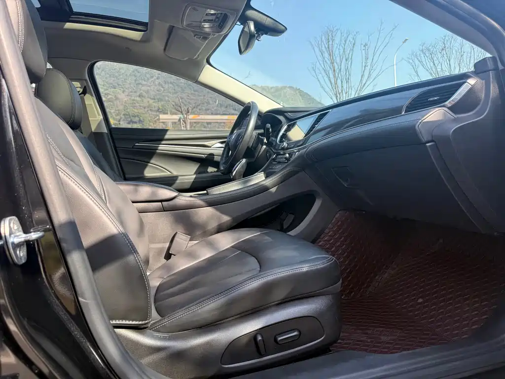 LaCrosse 652 T Luxury