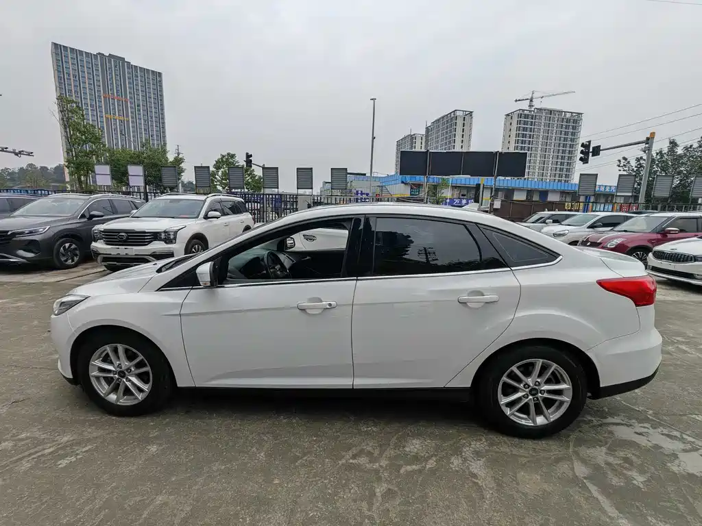 Focus Sedan EcoBoost 180 Auto Elite