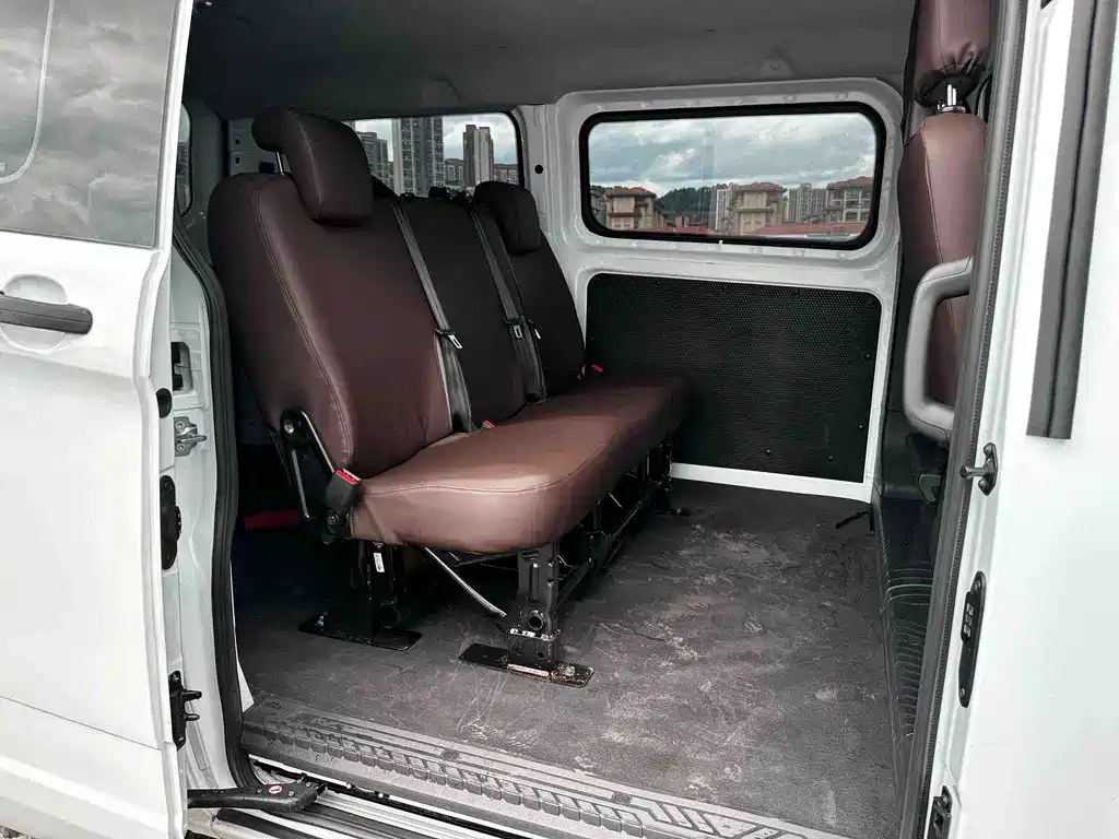 Transit 2.0 T Diesel Multi-purpose Commercial SWB Low Roof 6-seat CN-VI