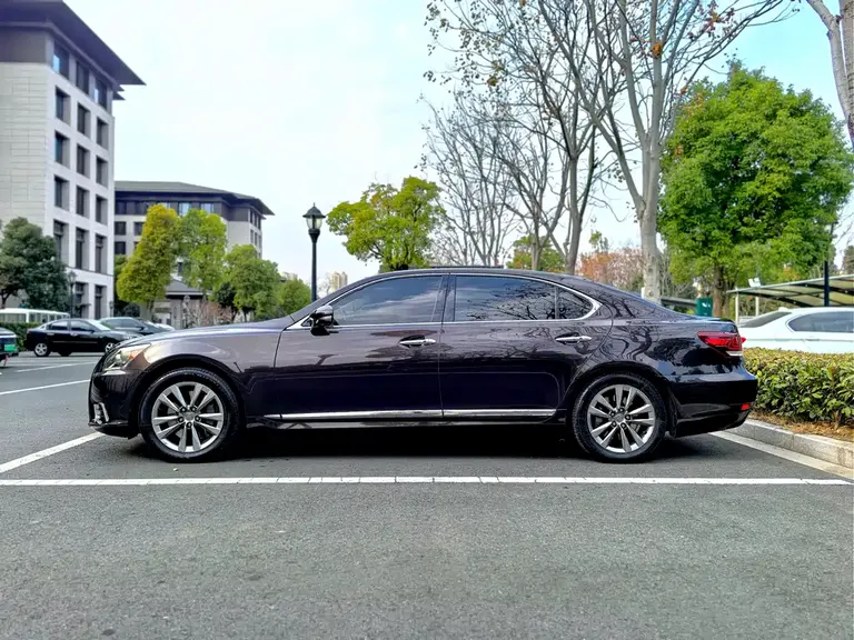 Lexus LS 460 L