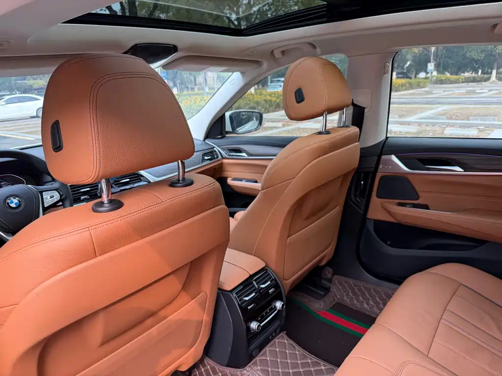 BMW 6 Series GT 630 i Luxury Design Package
