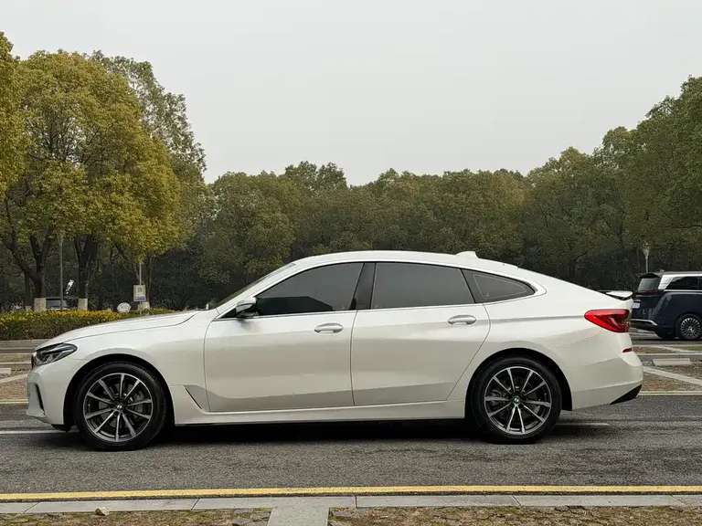 BMW 6 Series GT 630 i Luxury Design Package