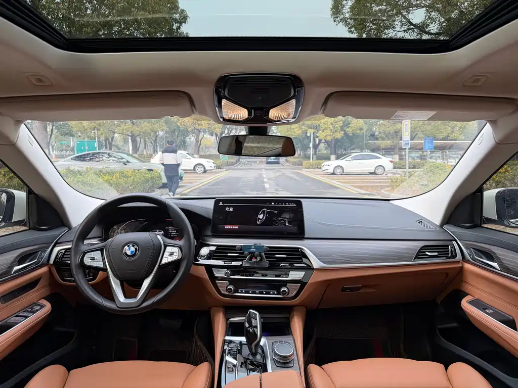 BMW 6 Series GT 630 i Luxury Design Package