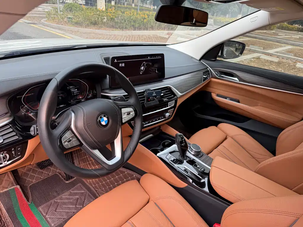BMW 6 Series GT 630 i Luxury Design Package