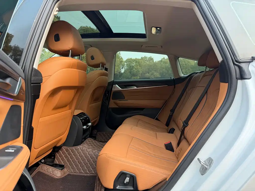BMW 6 Series GT 630 i Luxury Design Package