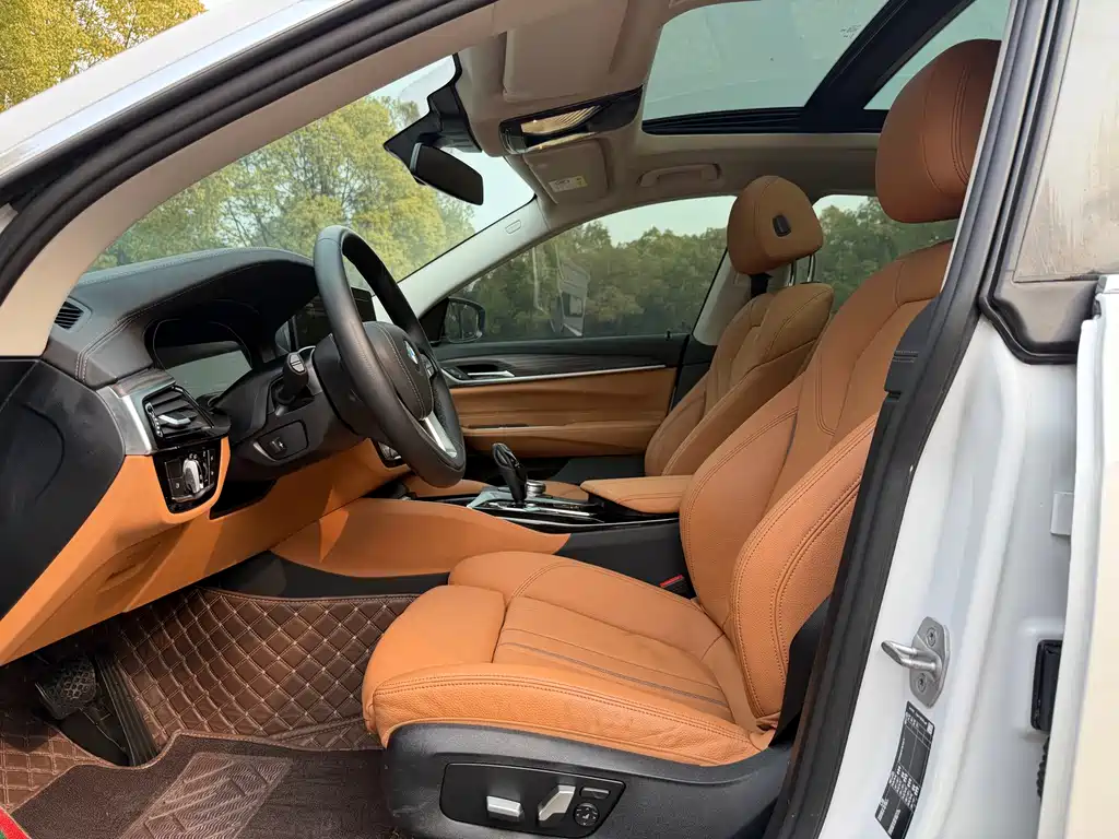 BMW 6 Series GT 630 i Luxury Design Package