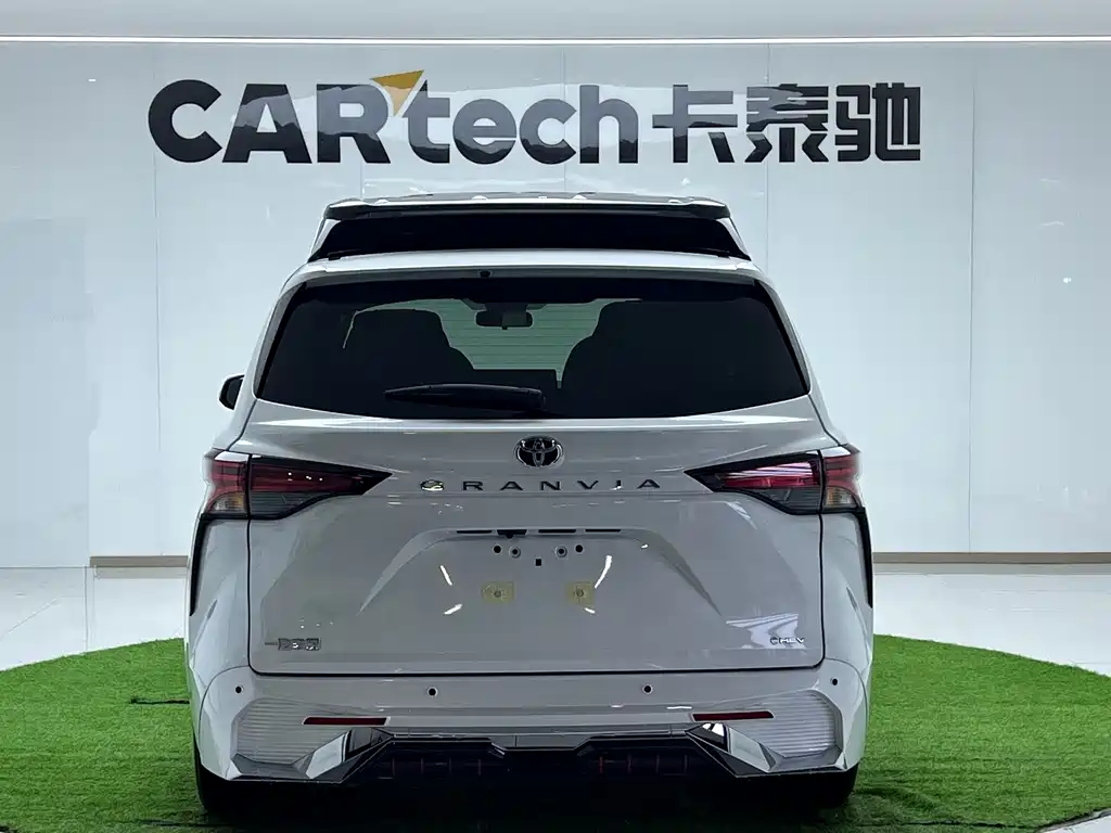 Granvia 2.5 L Hybrid Comfort