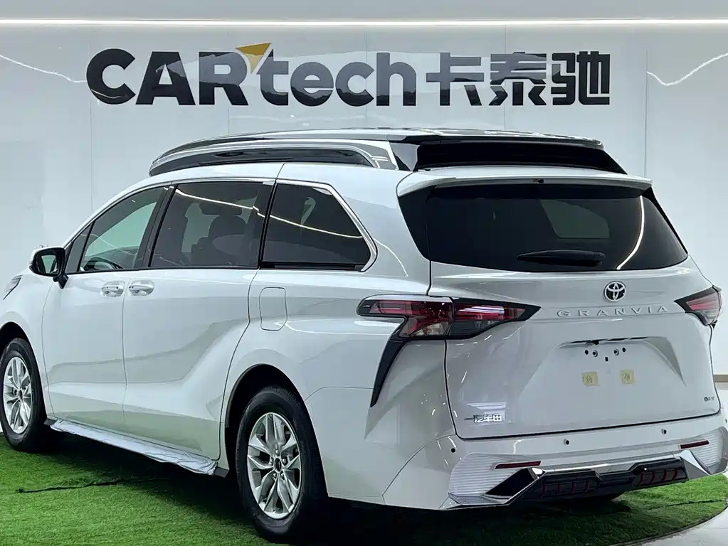 Granvia 2.5 L Hybrid Comfort