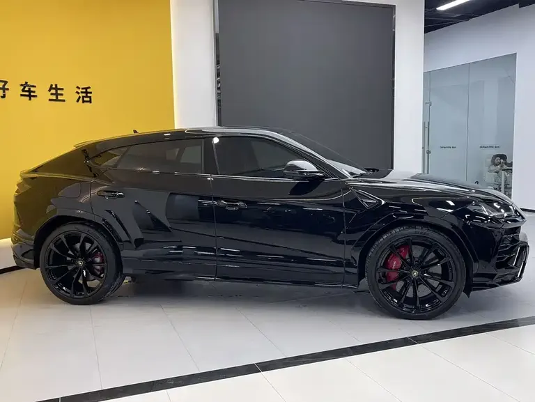 Lamborghini Urus 4.0 T V8