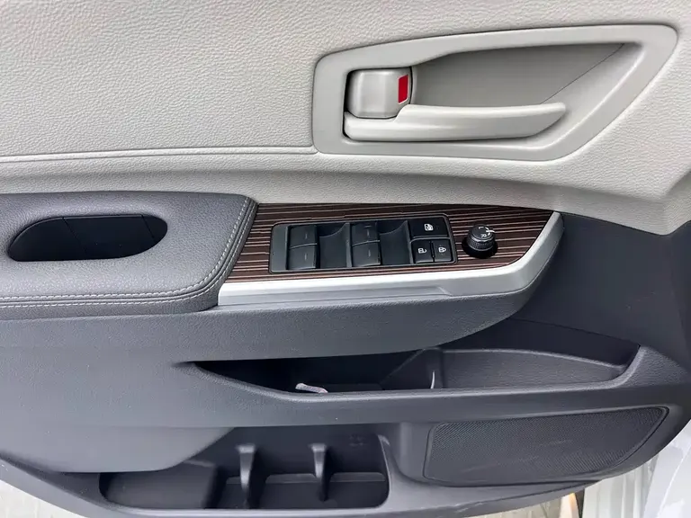 Toyota Granvia 2.5 L Hybrid Comfort