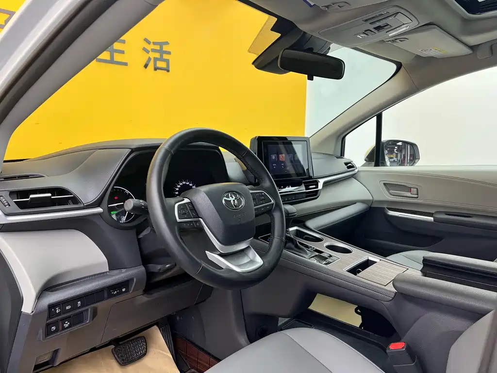 Granvia 2.5 L Hybrid Comfort