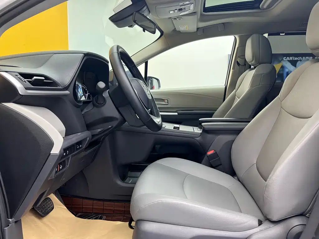 Granvia 2.5 L Hybrid Comfort