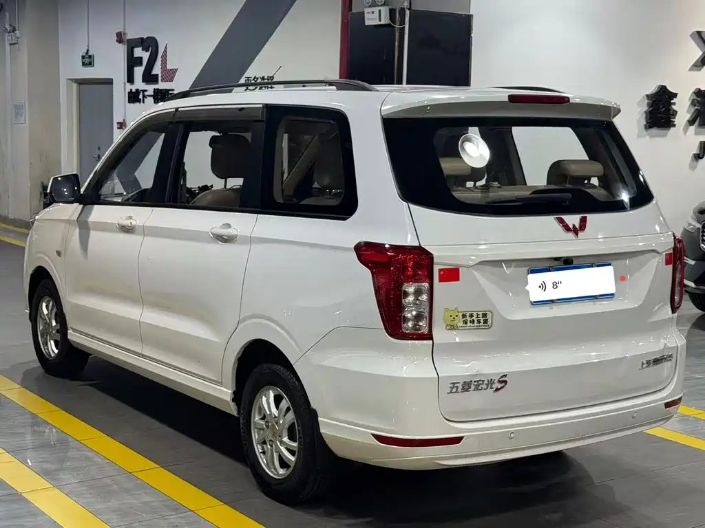 Wuling Hongguang 1.5 L S Comfort L2 B