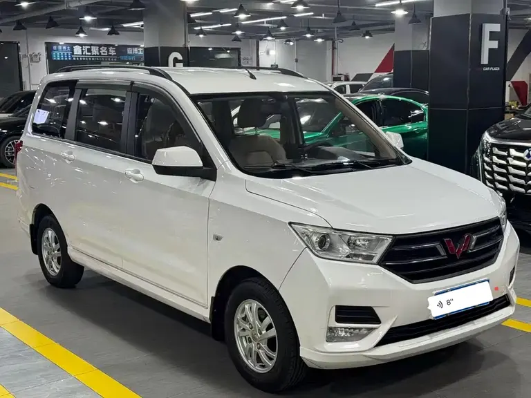 Wuling Hongguang 1.5 L S Comfort L2 B