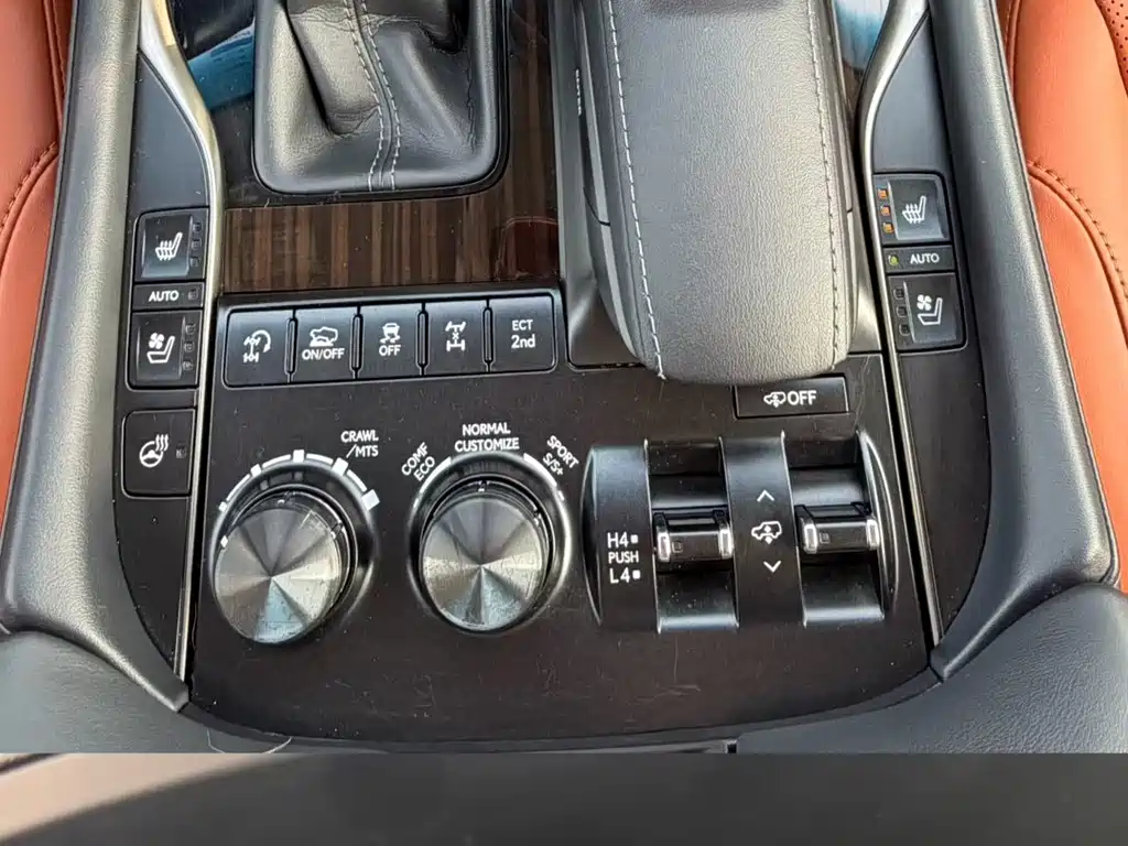 Lexus LX 570 Distinguished Luxury