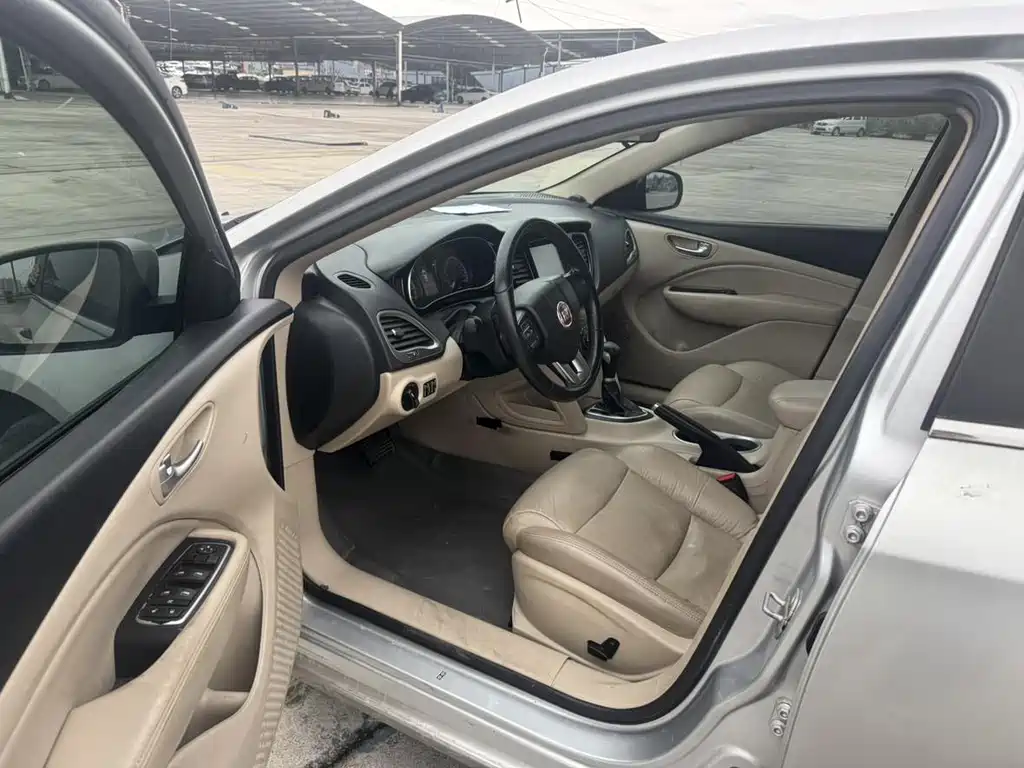 Viaggio 1.4 T Auto Joy