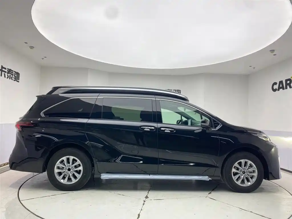 Granvia 2.5 L Hybrid Comfort